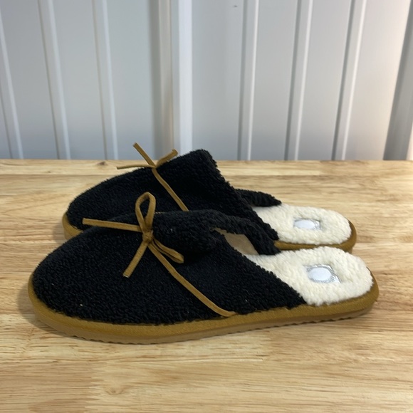 Journee Collection Womens Shoes Size 8 Meloide Black and White Soft and Fluffy - Picture 2 of 5